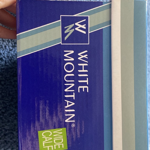 White Mountain Wide Calf, Wide Width Black/Smooth Leather Boots - Picture 9 of 10